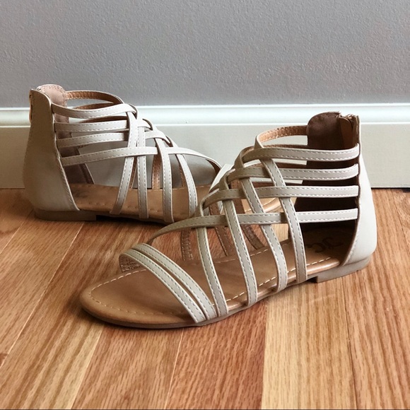 journee collection hanni gladiator sandal